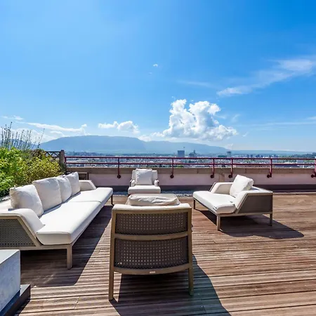 Exclusive 3 Bedroom Luxury Penthouse Genève