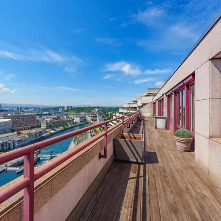 Exclusive 3 Bedroom Luxury Penthouse *