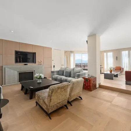 Exclusive 3 Bedroom Luxury Penthouse *